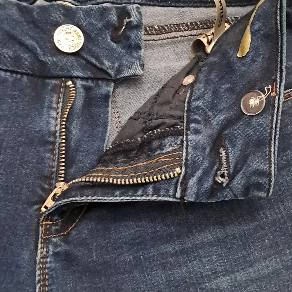 Seven 7  Women's Size 8 Tummyless Skinny Straight Blue Jeans